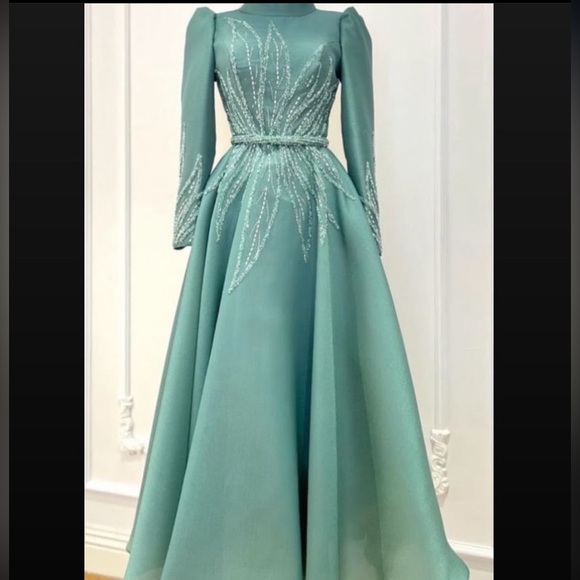 Dresses & Skirts - Formal modest evening dress